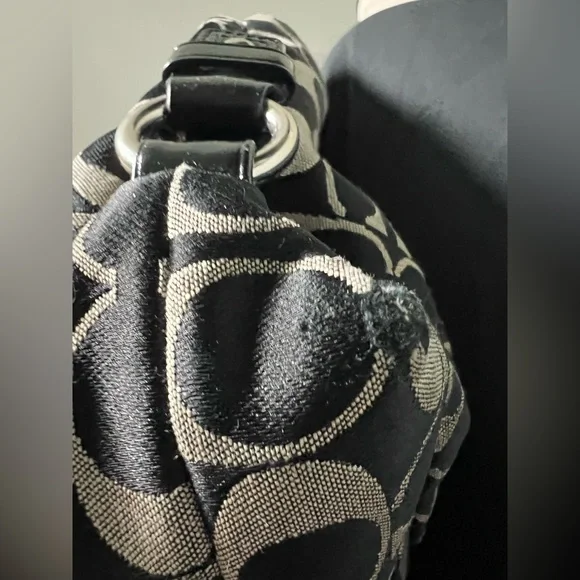 Coach 2011 Ashley Signature Shoulder Bag - Picture 11 of 14